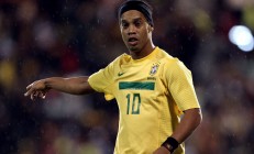 米兰APP下载-德罗赞用实力证明自己，黄蜂强压马刺，一场关于坚韧与未来的对决