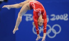 ac米兰官网-温网轻取美网，阿尔卡拉斯关键制胜背后的战略与象征