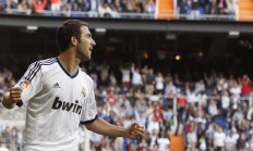 米兰真人-福克斯爆发难敌团队熔炉，热火正面击溃开拓者，揭示现代篮球的胜负密码