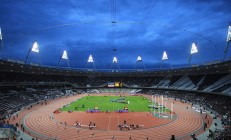 米兰体育官网-绿茵与硬木的交响，当意甲焦点战遇见76人斩落湖人