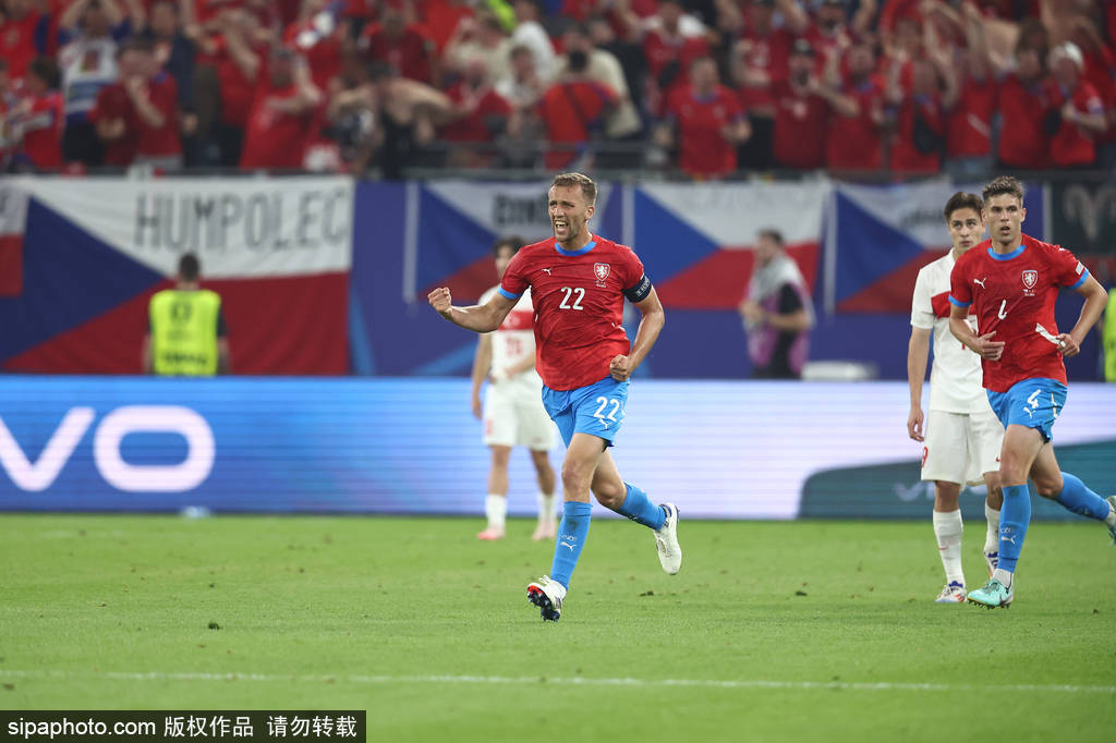 捷克队迎来出线希望再闯新篇 捷克队迎来出线希望再闯新篇