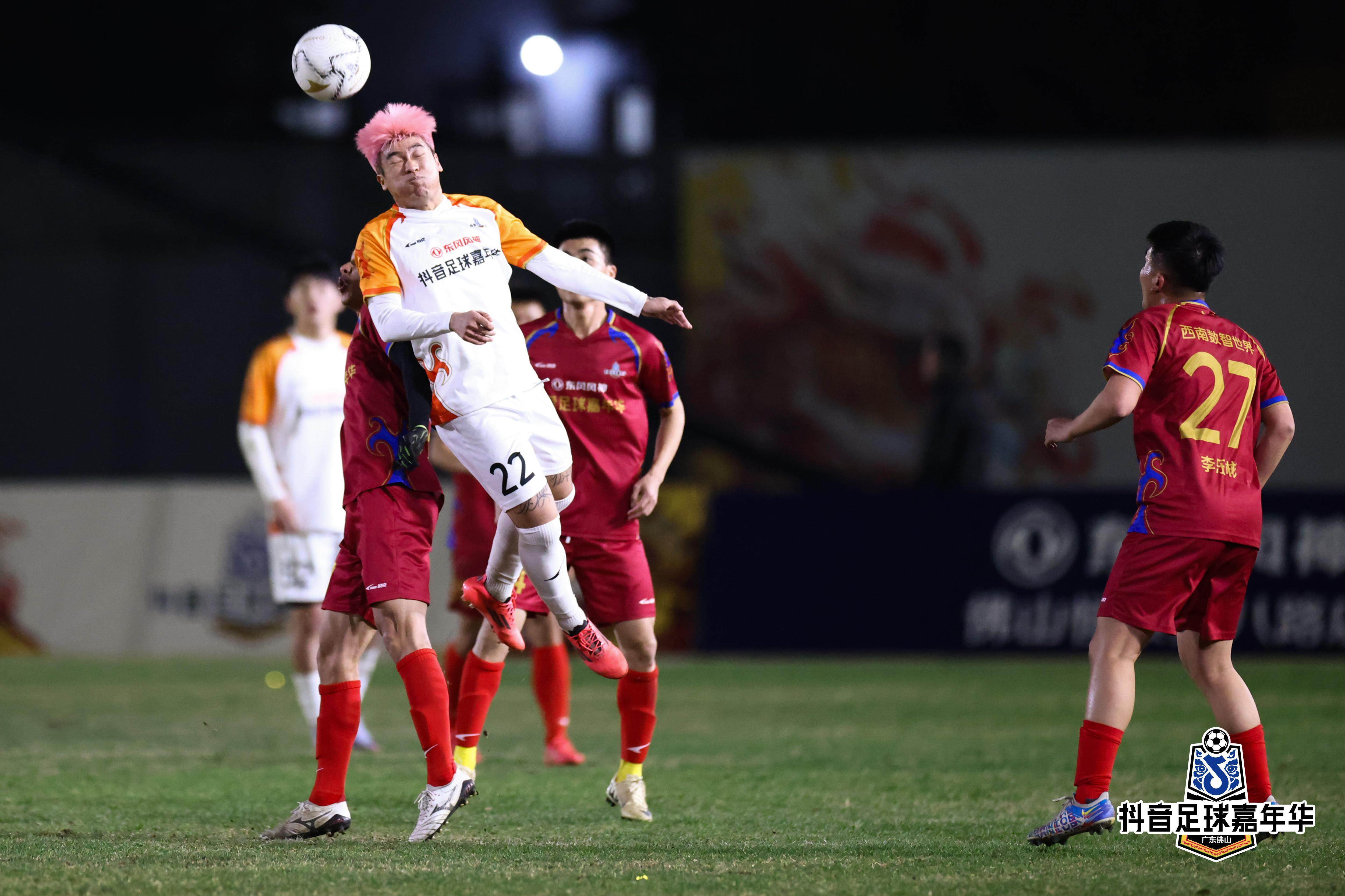 精彩对决:备受关注的足球赛场即将开启的简单介绍 精彩对决:备受关注的足球赛场即将开启的简单介绍