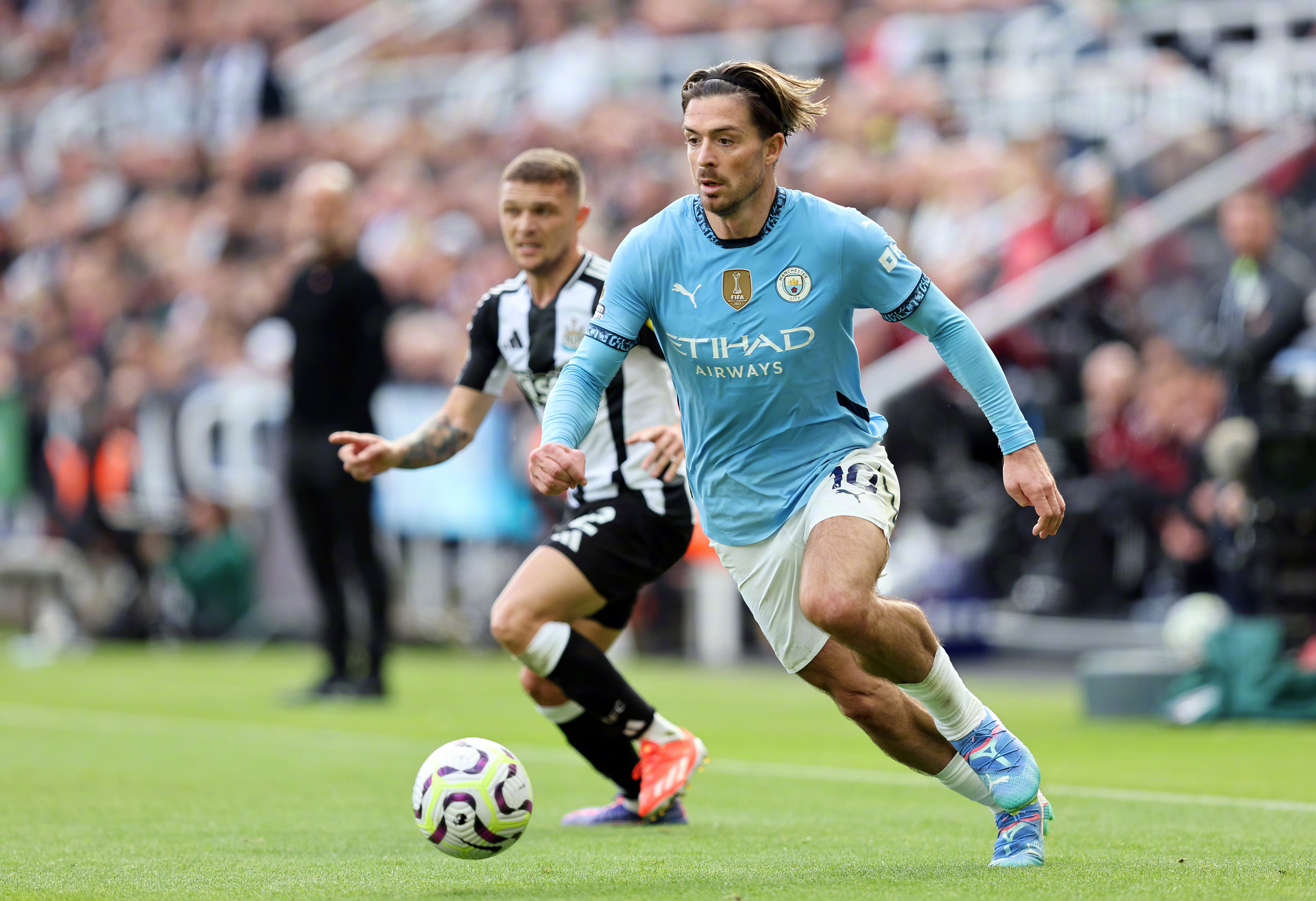 包含纽卡斯尔主场遭遇挑战，陷入困境的词条