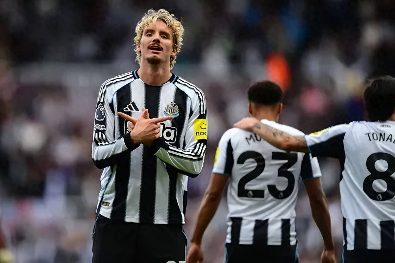 包含纽卡斯尔主场遭遇挑战，陷入困境的词条