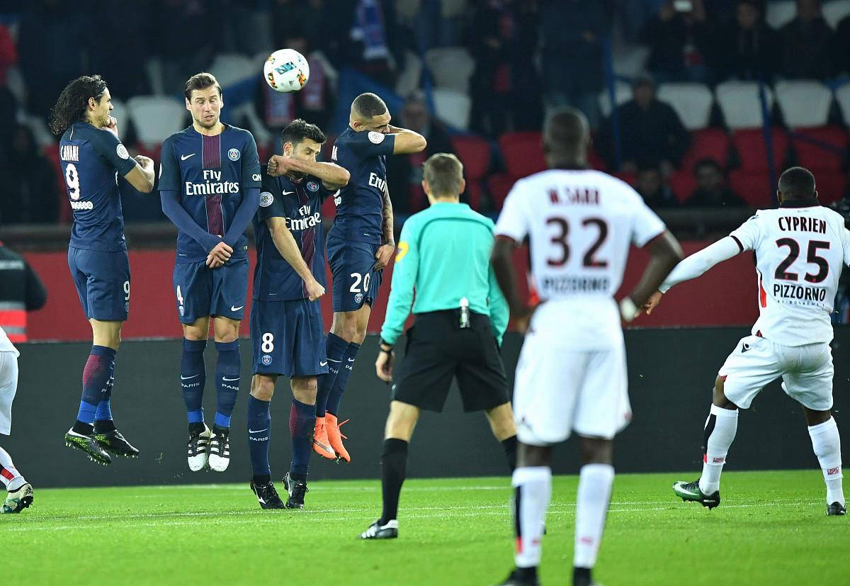 包含里尔客场不敌南特，遭遇惨败的词条