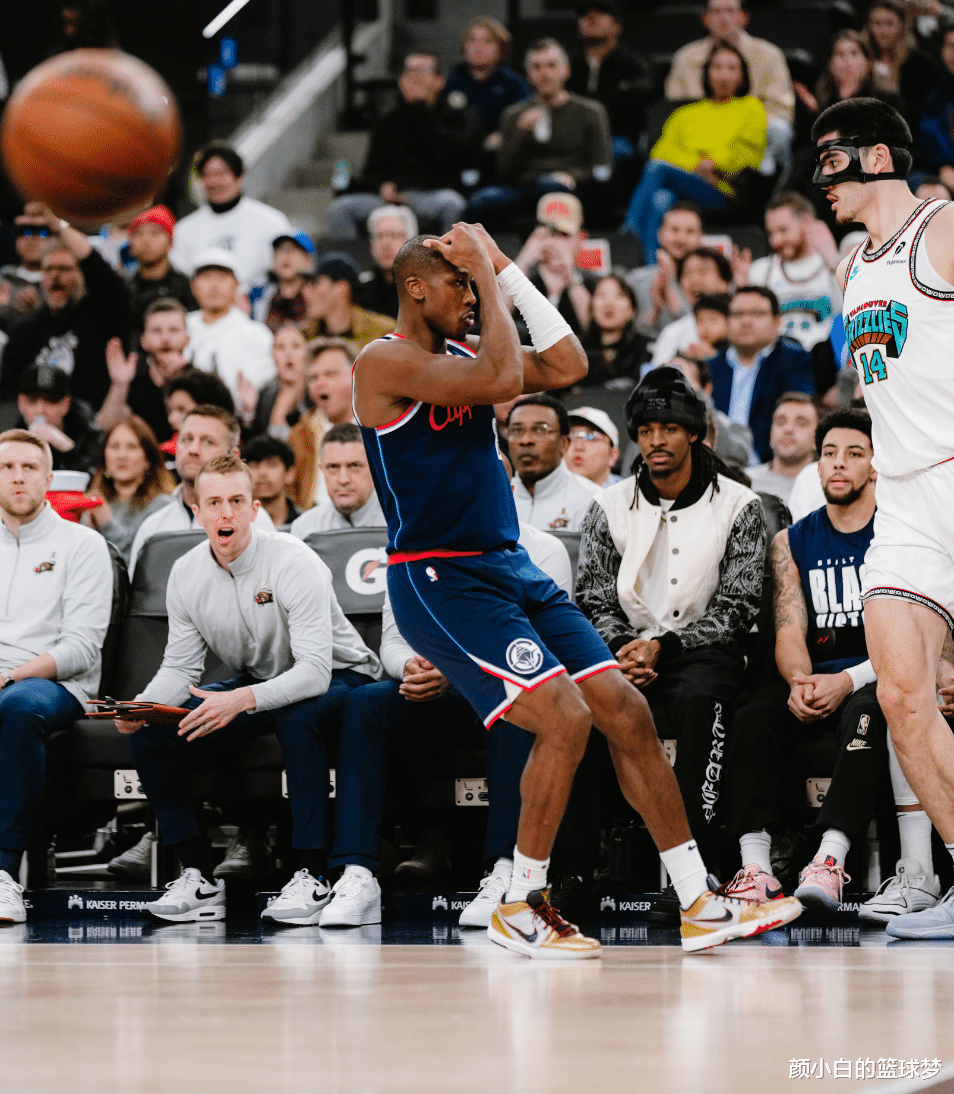 关于美国男篮碾压灰熊,哈登一己之力扛起全队的信息 关于美国男篮碾压灰熊,哈登一己之力扛起全队的信息